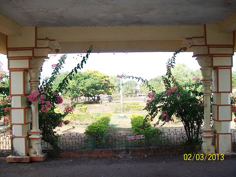 File:Porch of the Murudeshwara Railway Station - panoramio.jpg