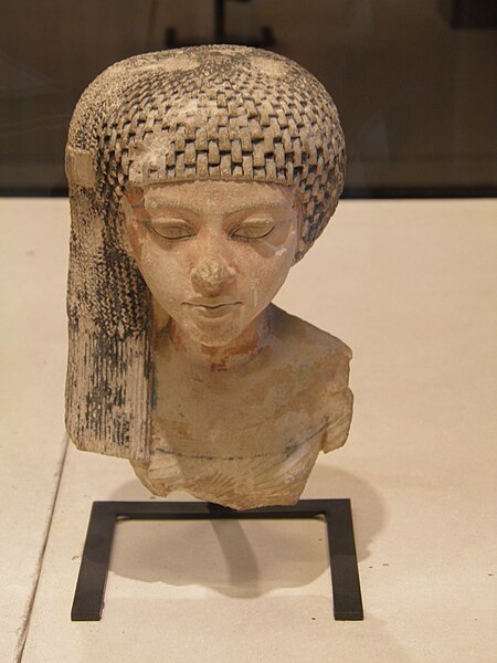 File:Princess of Akhenaton family-E 14715-Louvre Museum (7465514422).jpg