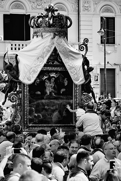 File:Processione della Santa Maria Madre della Consolazione di Reggio Calabria.jpg