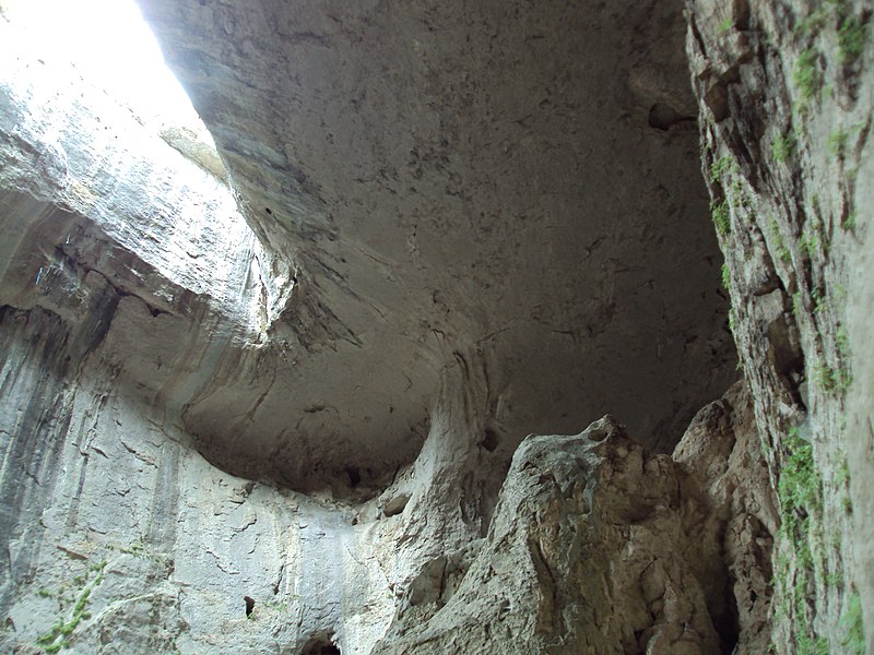 File:Prohodna cave 048.jpg