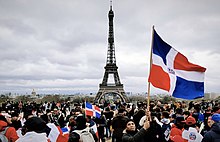 Dominicans protesting in Paris, France. Protestas dominicanas en Paris 2020 2.jpg
