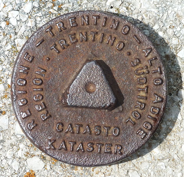 File:Punto-geodetico.jpg