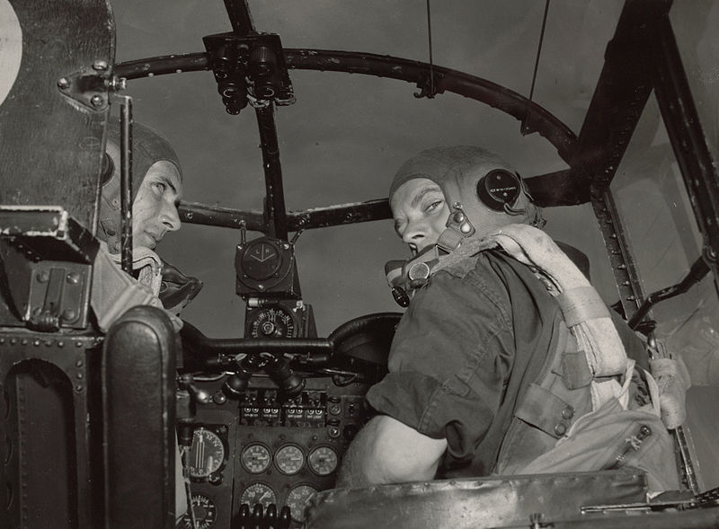 File:RAAF Avro Lincoln cockpit.jpg