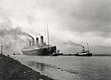 De Titanic verlaat de haven van Belfast om zeewaardigheidsproeven te ondergaan in de Ierse Zee, 2 april 1912.