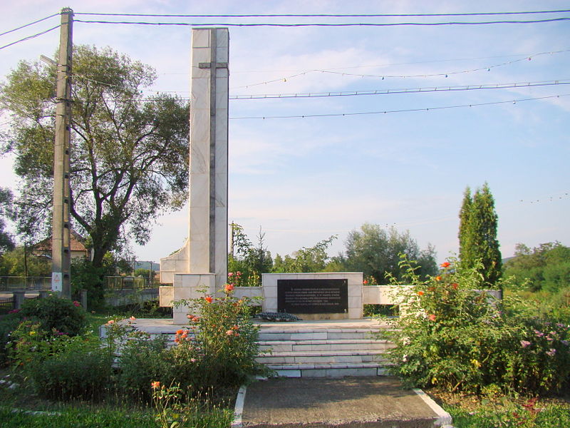 File:RO SJ Monumentul Eroilor din Zimbor (1).JPG