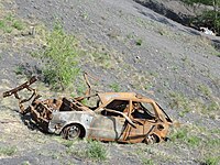 Une voiture incendiée sur le terril n° 176, Lavoir Rousseau.