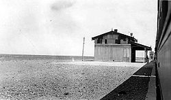 La estación en años cercanos a 1940 con una ampliación y sin rastros de un poblado.