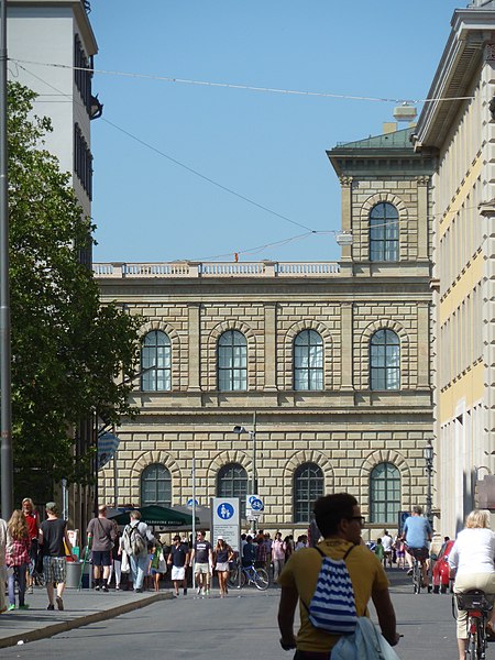 File:Residenz am Max-Joseph-Platz.jpg