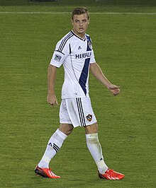 Rogers playing for the LA Galaxy in 2013 Robbie Rogers.jpg