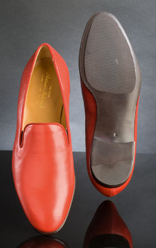 Red loafers of Pope Benedict XVI Rote Loafer Papst Benedikt.jpg