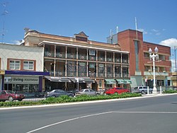 Royal Hotel - Bathurst NSW (5167142605) .jpg