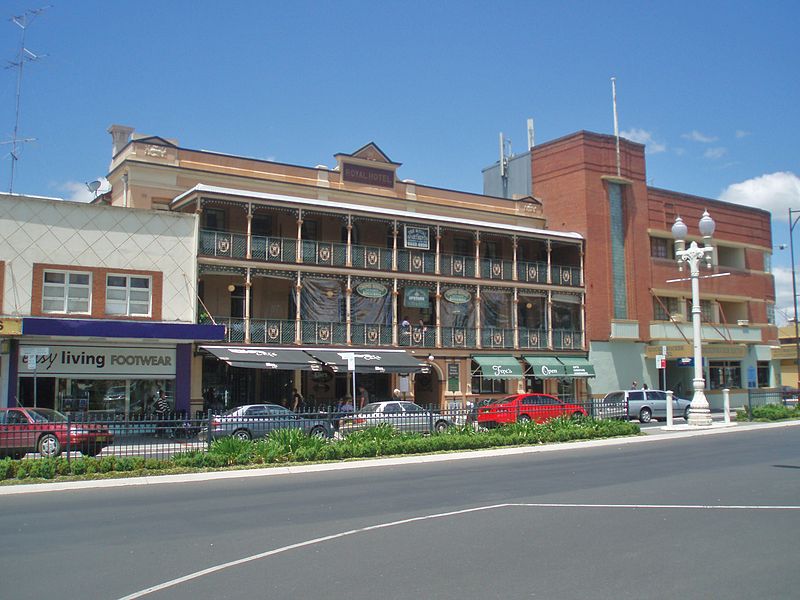 File:Royal Hotel - Bathurst NSW (5167142605).jpg