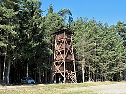 Rozhledna na kraji lesa u Radětic