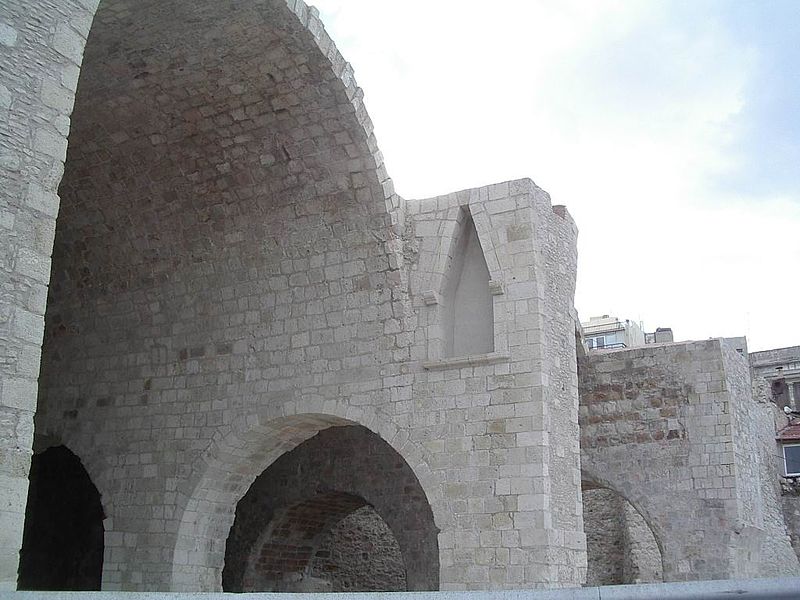 File:Ruines de la gran muralla a Herakleion.jpg