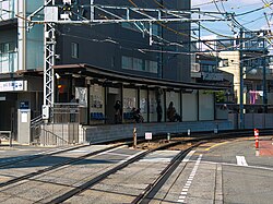 嵐山方面行ホーム全景 （2017年3月25日供用開始）