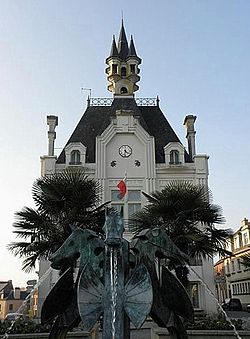 Saint-Méen-le-Grand (35) Mairie 1.jpg