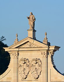 Salzburger Dom Ziergiebel Christus Statue DSC 3155w.jpg