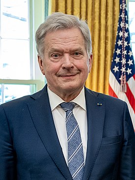 Sauli Niinistö in the White House Oval Office on March 9, 2023 - P20230309CS-0276 (cropped).jpg