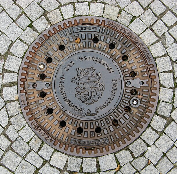 File:Schachtdeckel Hansestadt Greifswald.jpg