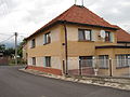 Čeština: Rodinný dům v Sedlci. Okres Litoměřice, Česká republika. English: Family house in Sedlec village, Litoměřice District, Czech Republic.