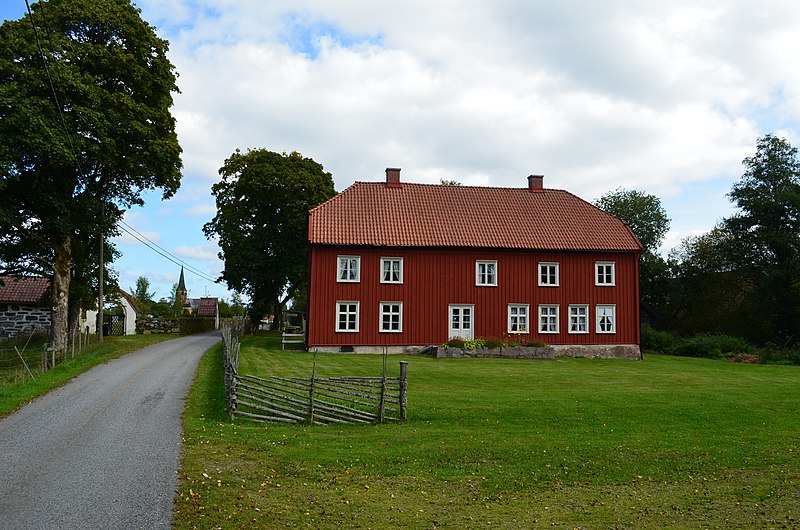 File:Seglora galma prästgård från väst.JPG