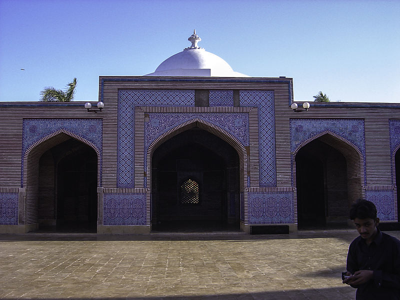 File:Shahjahan Mosque Thatta-3.jpg