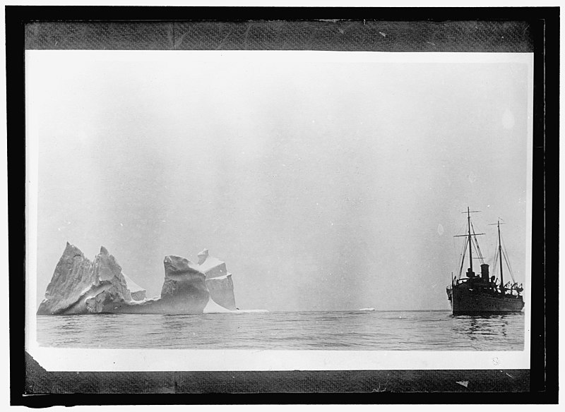 File:Ship at sea near iceberg LOC hec.01902.jpg