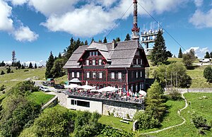 Stubenberghaus mit dem Sender Stöckl im Hintergrund