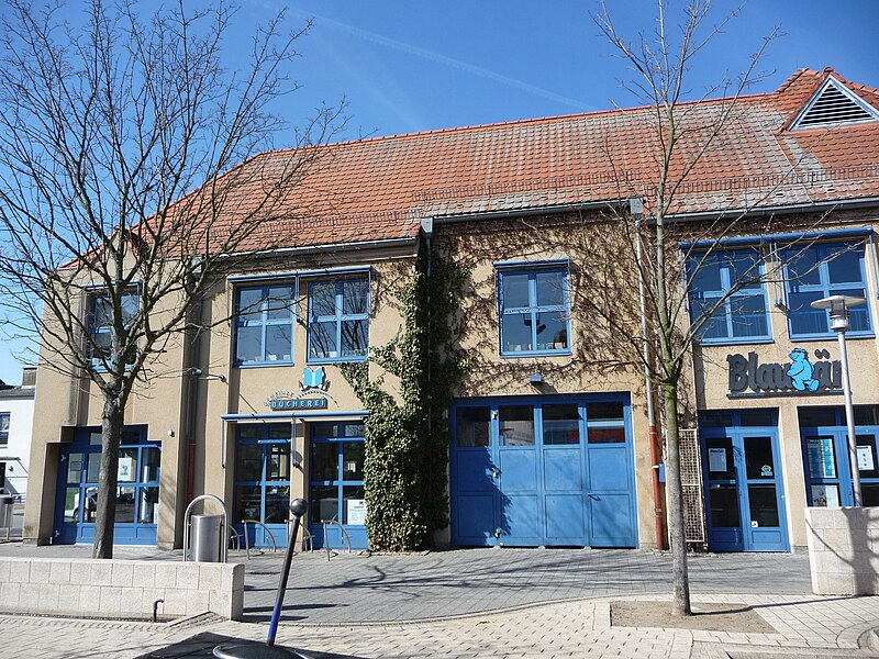 File:Stadtbuecherei Hassloch 01.JPG