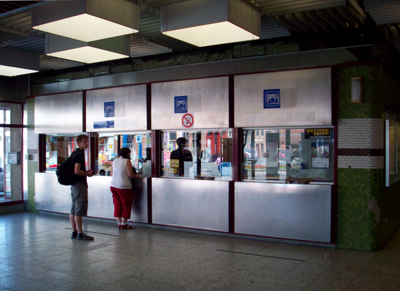 File:Station Deinze - Foto 2 (2009).png