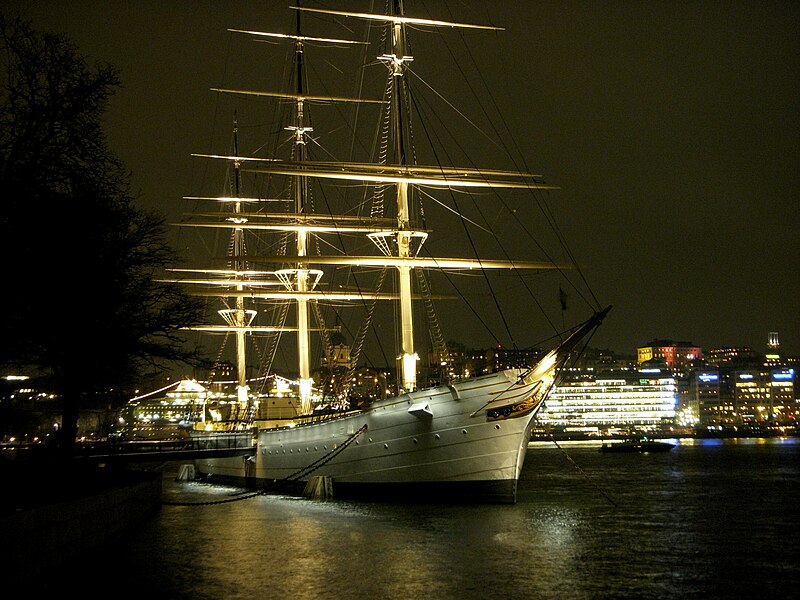 File:Stockholm by night 2008g.jpg