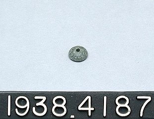 Stone Button, Yale University Art Gallery, inv. 1938.4187