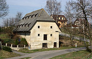 Čeština: Památkově chráněná sýpka v Stránecké Zhoři English: Old granary in Stránecká Zhoř