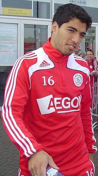 চিত্র:Suarez training Ajax.JPG