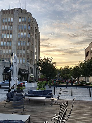 <span class="mw-page-title-main">Suburban Square</span> Shopping mall in Ardmore, Pennsylvania