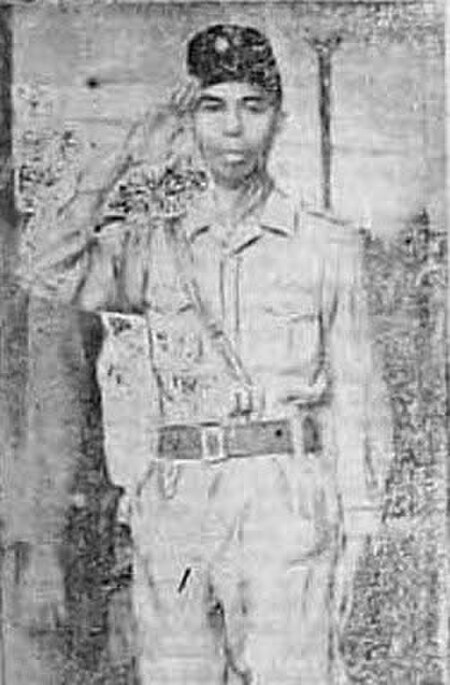 Fail:Sudirman saluting 27 May 1946 KR.JPG