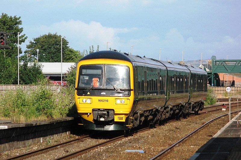 File:Taunton - GWR 166216 empty from Exeter.JPG