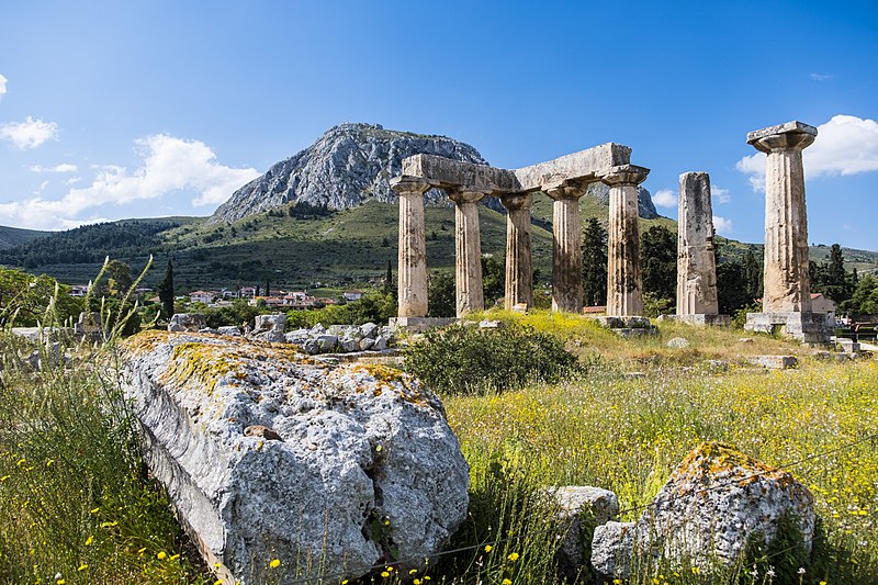 File:Tempio di Apollo e Acrocorinto.jpg