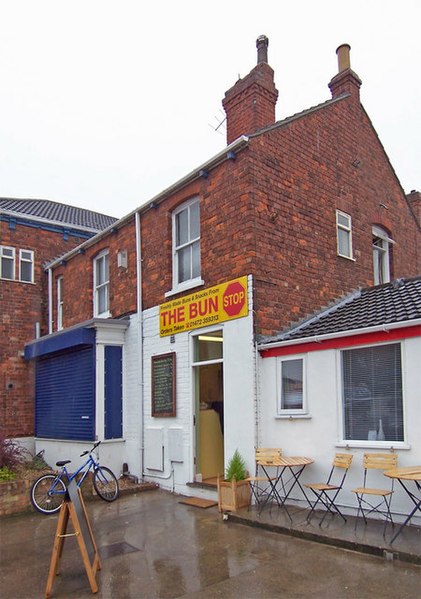 File:The Bun Stop, Cartergate - geograph.org.uk - 774753.jpg