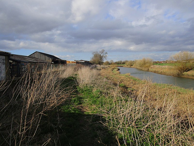 File:The River Hull and Sicey Farm (geograph 4403789).jpg