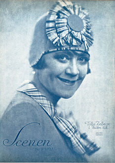 I komedin Bättre folk på Oscarsteatern. (Omslaget till Scenen 1927).