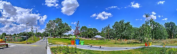 Panorama der "Eichwiese" (von links): MDR Sachsen-Garten, Skatepark, Grünes Klassenzimmer, Naturbühne und Heidegarten