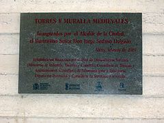 Placa commemorativa en les muralles d'Alcoi