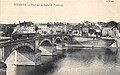 Le pont sur la Saône à Tournus avec un train quittant la ville.