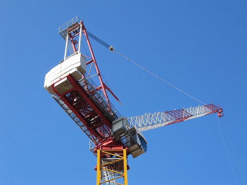 File:Tower crane at Newbury - geograph.org.uk - 1722761.jpg