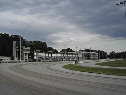 So kommt man zu Trabrennbahn Dinslaken mit den Öffentlichen - Mehr zum Ort Hier