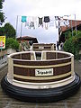 Dreisegment-Boot für 9 Personen auf dem Transportband bei Waschzuber Rafting in Tripsdrill, Hersteller: Hafema