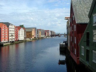 Alte Speicherhäuser am Fluss in Trondheim