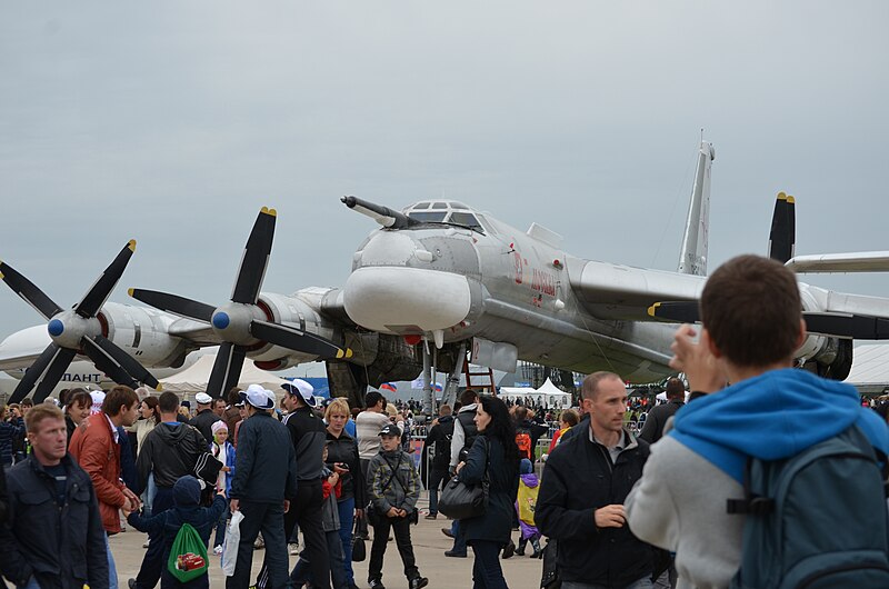 File:Tupolev Tu-95 at Ramenskoye Airport 2013 (9635991741).jpg