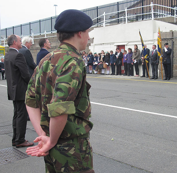 File:Unveiling plaque World War II evacuees Jersey 2013 17.jpg